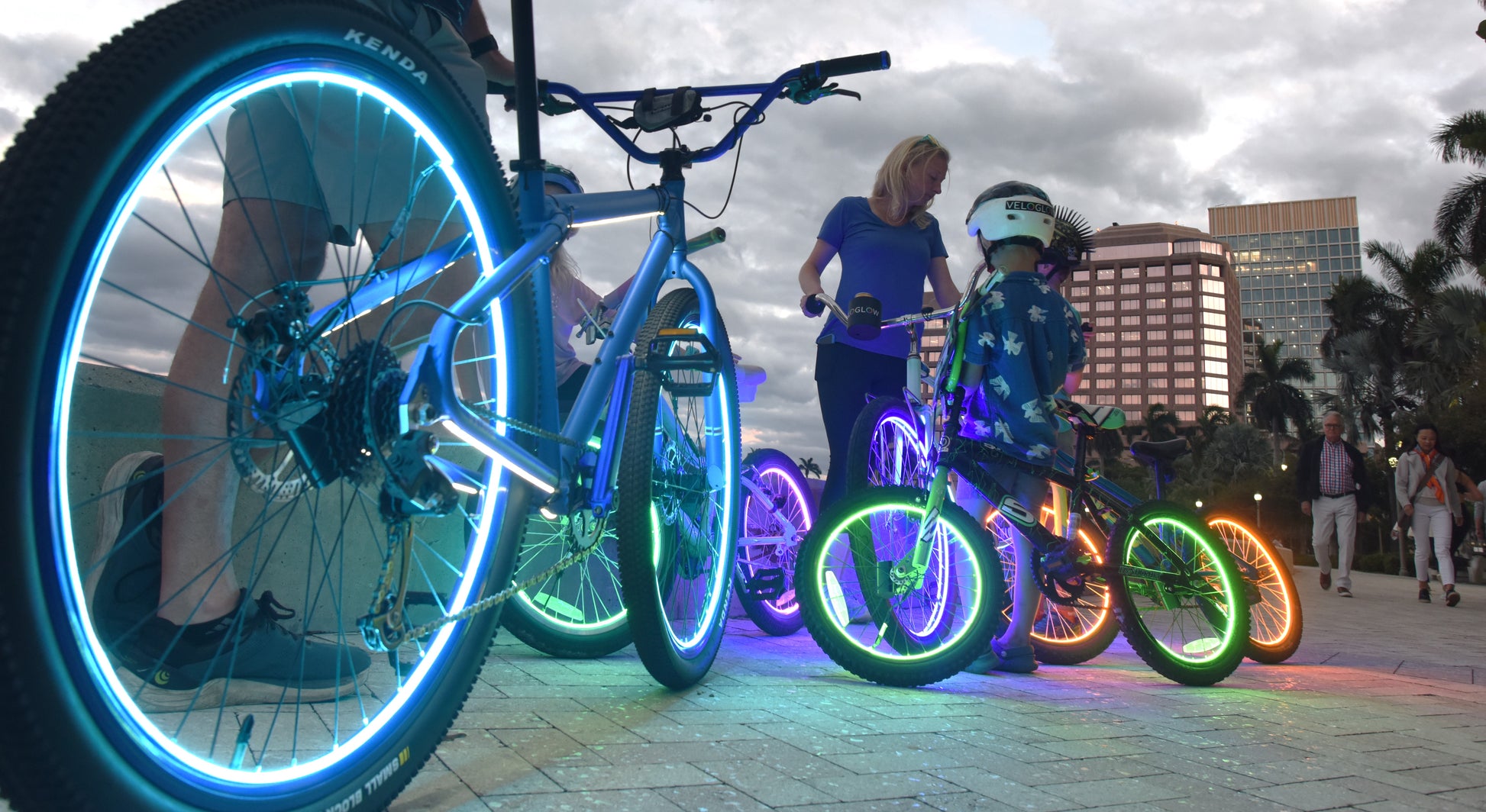 bike pedal lights Multi Colored Bicycle Wheel Lights